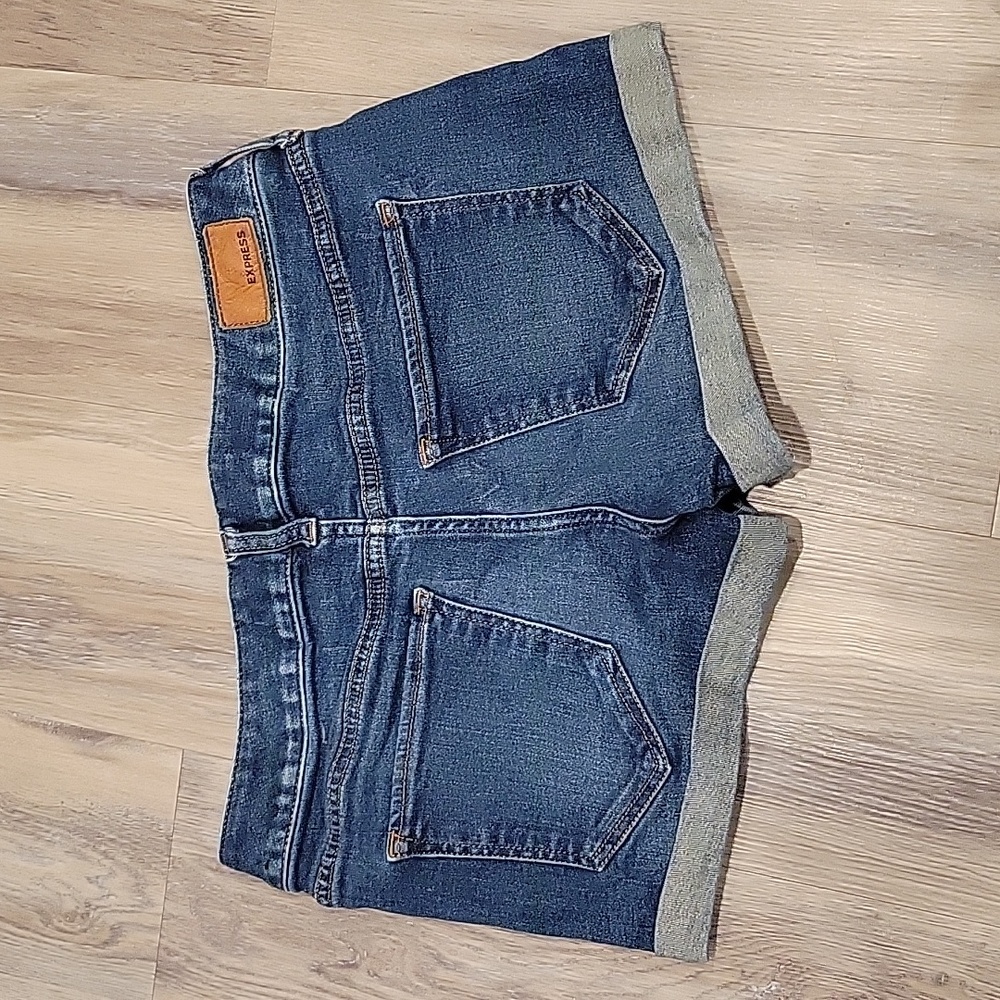 Express Jean Short - Picture 2 of 4